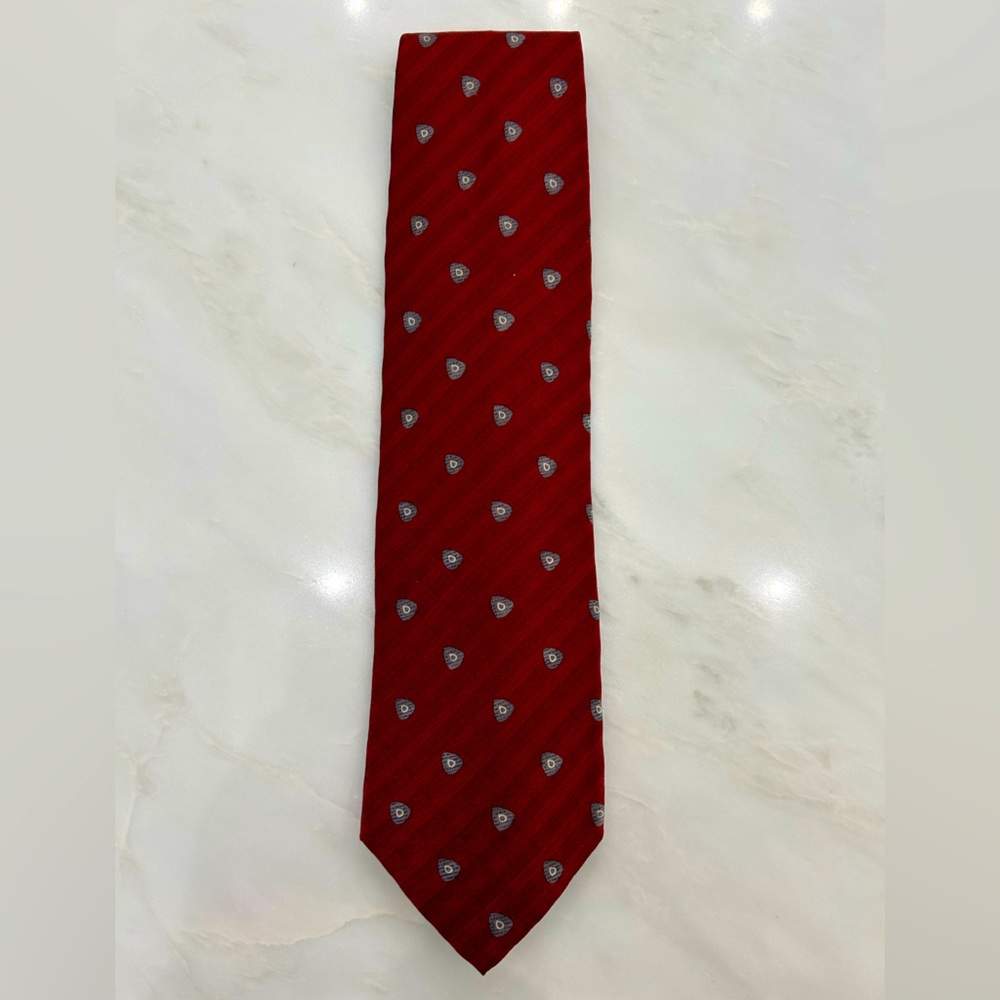 Giorgio Armani tie. Gorgeous. Burgundy w/grey pattern. Great condition!